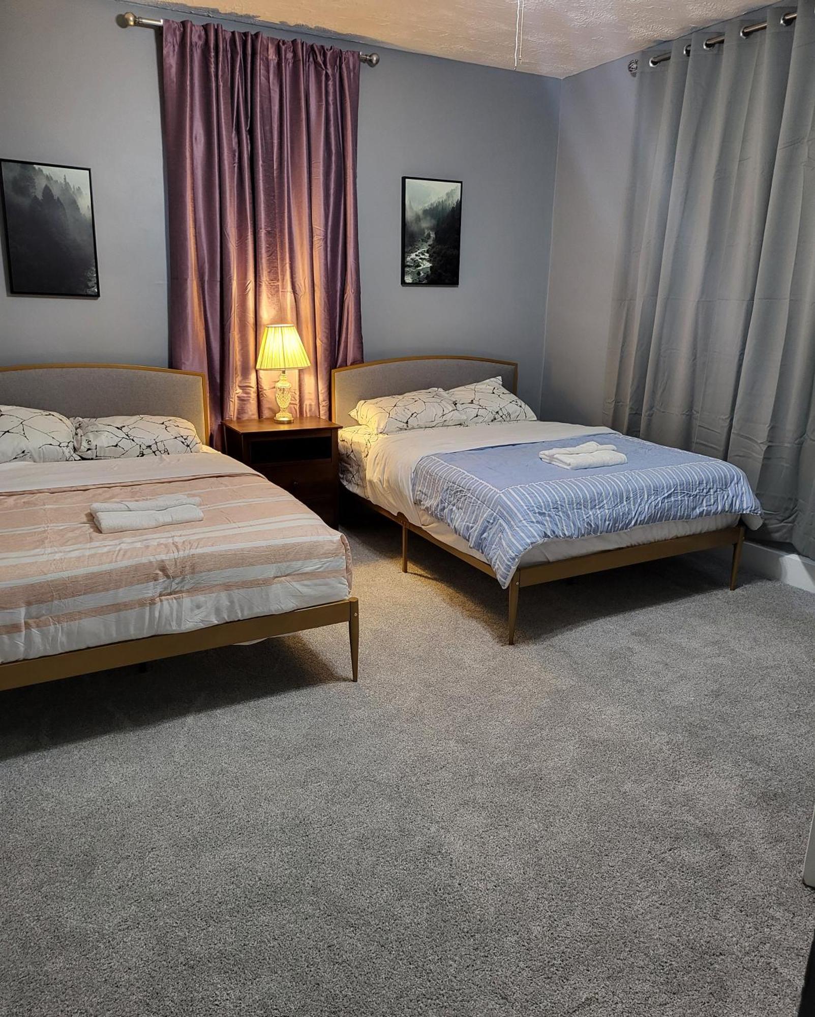Guest Room With Two Double Beds In Columbus Oh, Airport Location Exterior foto