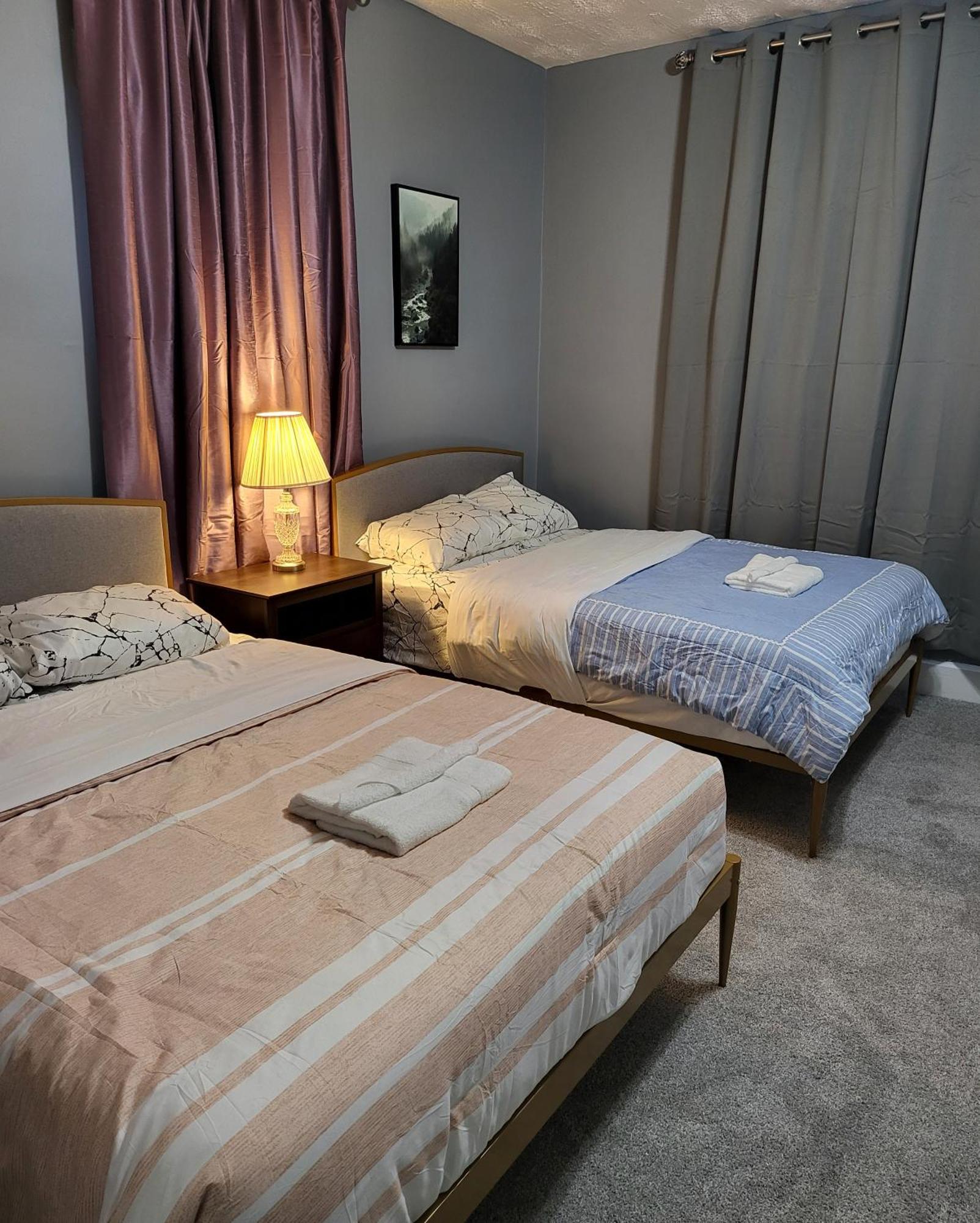 Guest Room With Two Double Beds In Columbus Oh, Airport Location Exterior foto